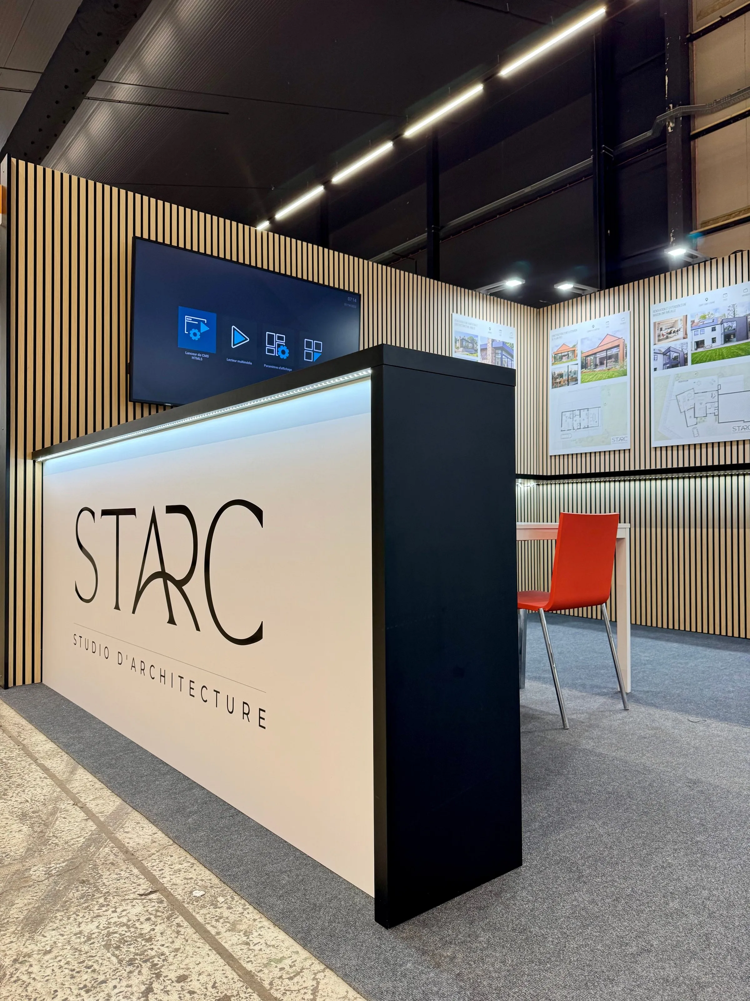 Comptoir noir mat éclairé par LED, avec le logo STARC